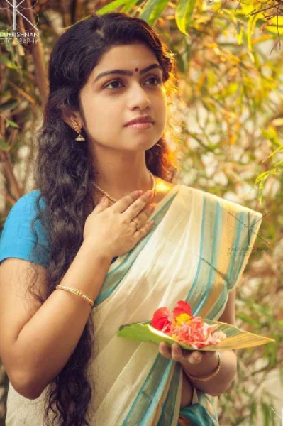 பேசும் பொற்சித்திரமே