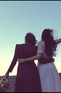 दो लड़कियां