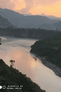 এক আকাশের নীচে