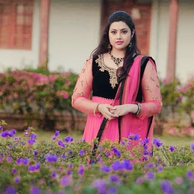 தென்றலுக்குள் ஒரு பூகம்பம்