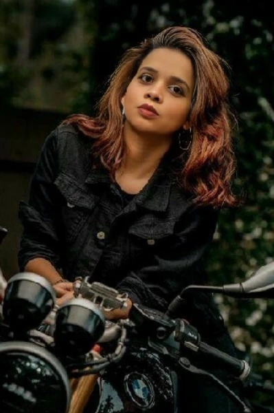 रंजिश-ए-वफा



एक। ऐसी लड़की की कहानी जिसको अपनों ने दिया धोखा,और बनी फिर वो माफिया,एक लड़की के माफिया बनने का सफर है यह रंजीश ए वफ़ा